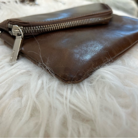 Hobo brown leather crossbody bag - Picture 2 of 16